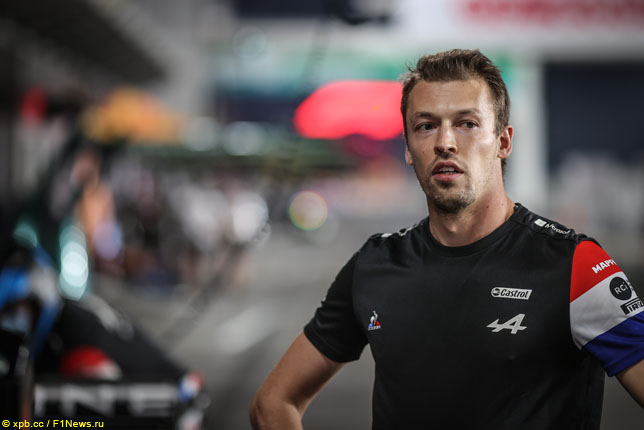 Даниил Квят не подписал условия FIA